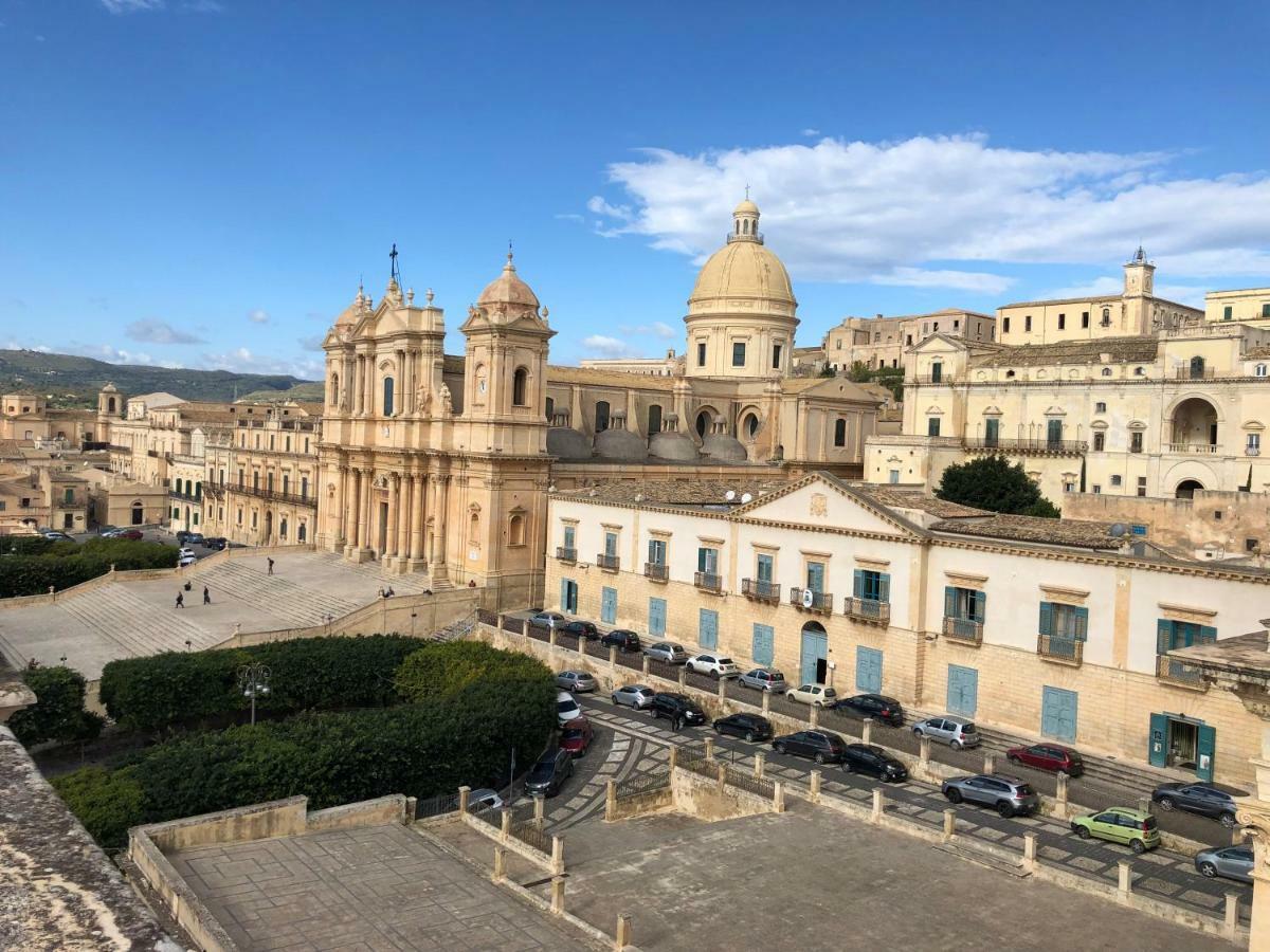 Happy Holidays Noto Exterior foto